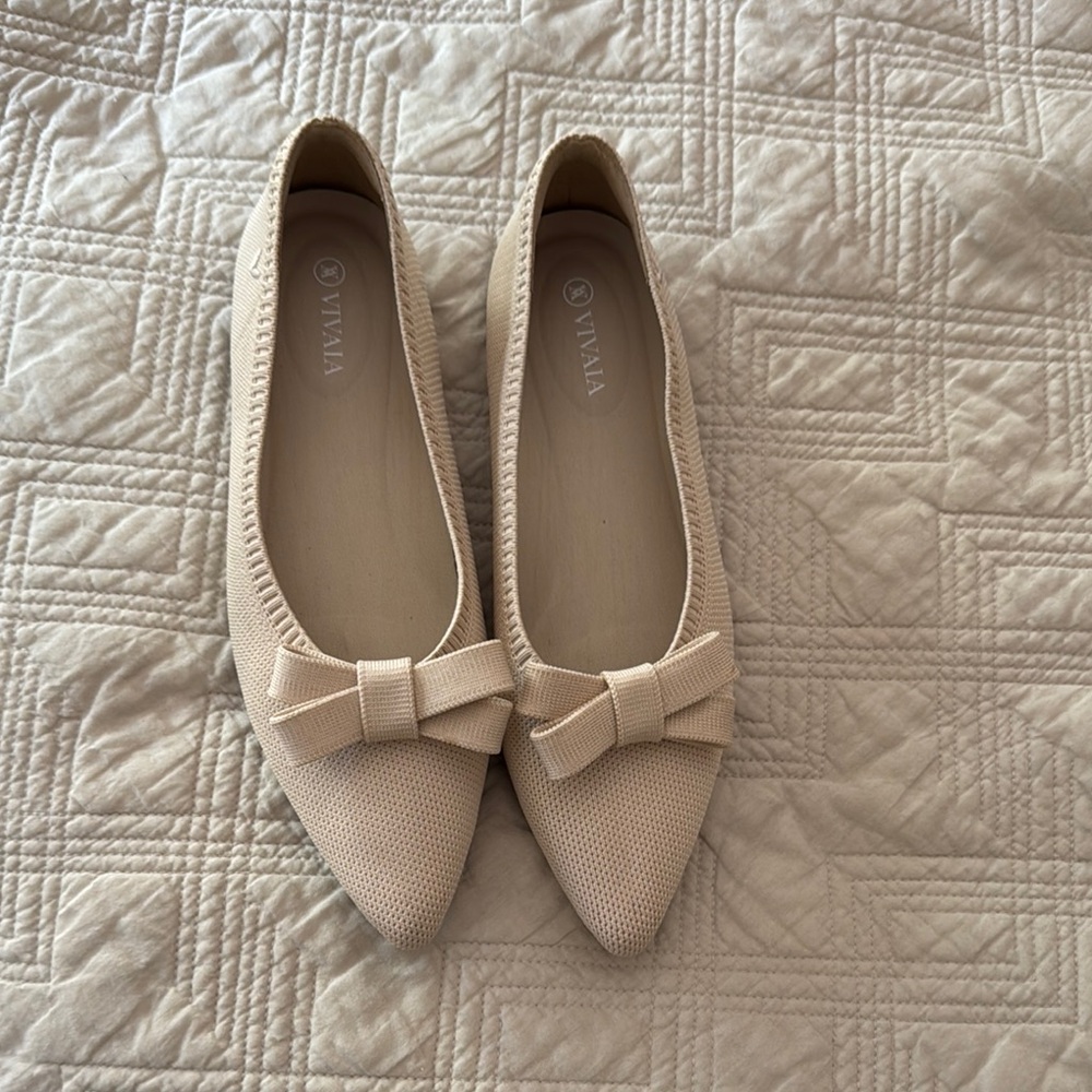 Cream Pointed-Toe Flats with Bow Detail